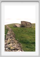 0453_08A_Aubrac_rocher_fendu_2
