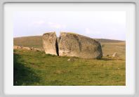 0001_25_Aubrac_rocher_fendu_1